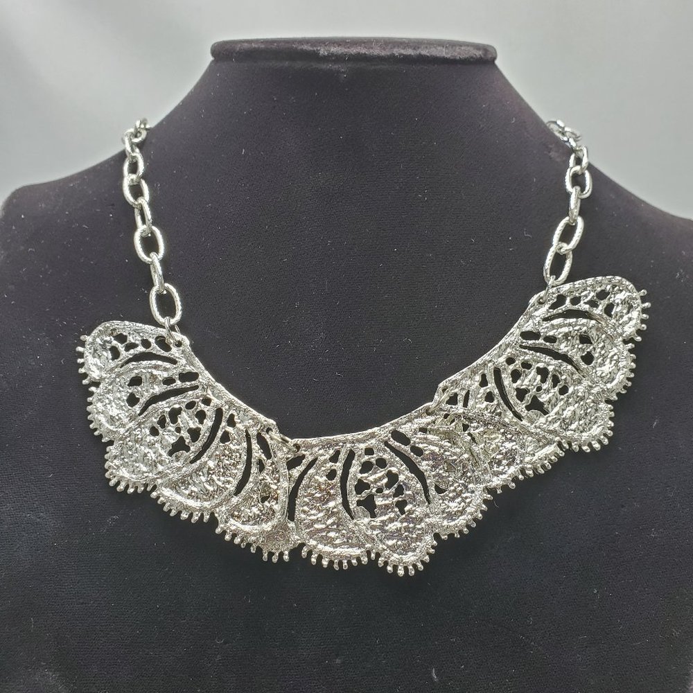 Target silver necklace with 3 Filigree casting